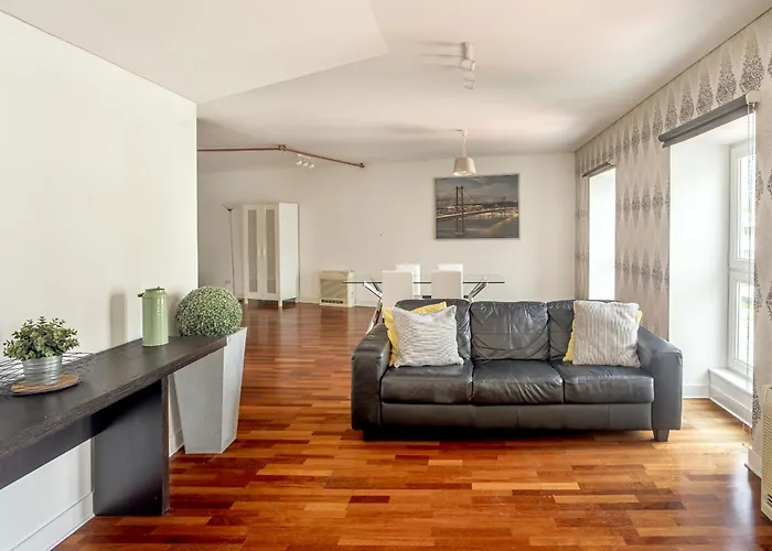 Downtown Riverside By Homing Apartment